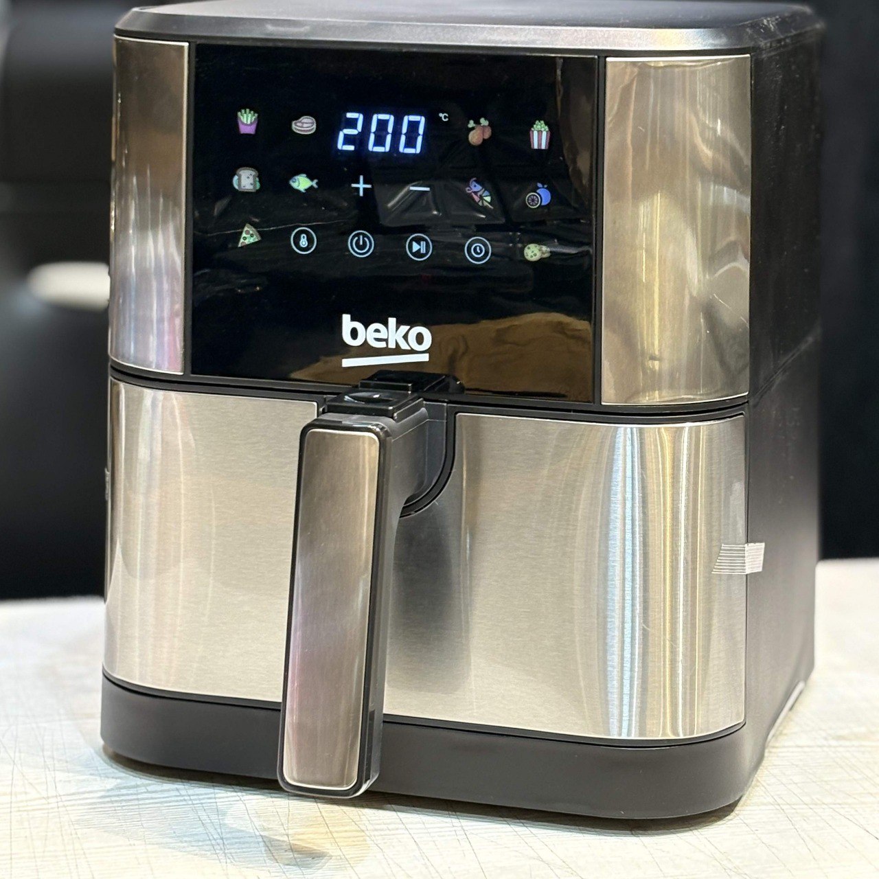 سرخ‌کن بدون روغن بکو مدل MK1369 ظرفیت ۸ لیتر